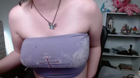 Snapshot of krystalsyxx chatting on June 3, 4:34 pm Krystal Syx online show from June 3, 4:34 pm