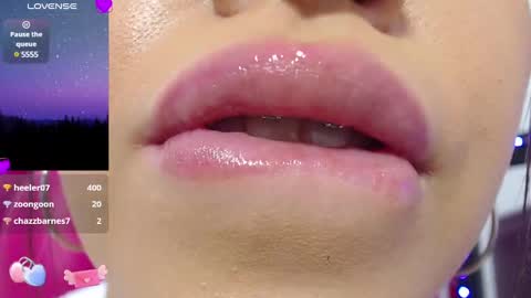 Snapshot of krysten_ritter2 chatting on December 7, 11:18 am krys online show from December 7, 11:18 am