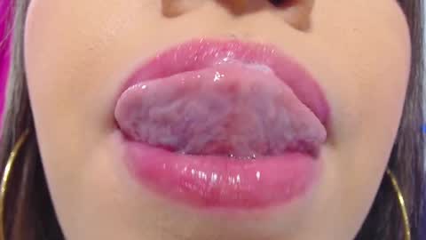 Snapshot of krysten_ritter2 chatting on February 27, 10:04 am krys online show from February 27, 10:04 am