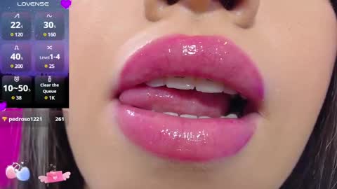 Snapshot of krysten_ritter2 chatting on March 4, 7:30 am krys online show from March 4, 7:30 am