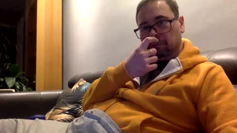 krzysztof1977 online show from February 3, 10:26 pm