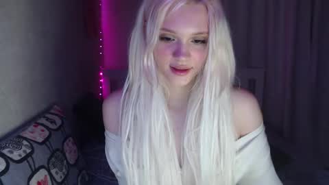 Emilia online show from March 7, 2:36 am