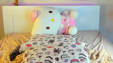 Snapshot of kuraii_ chatting on January 17, 10:23 pm Anna online show from January 17, 10:23 pm