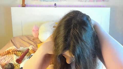 Snapshot of kuraii_ chatting on February 1, 3:19 am Anna online show from February 1, 3:19 am