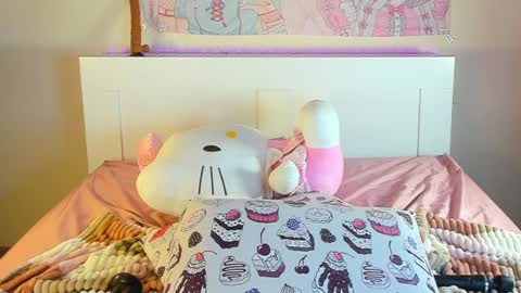 Snapshot of kuraii_ chatting on February 4, 3:33 am Anna online show from February 4, 3:33 am