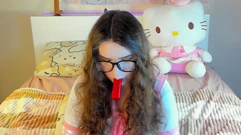 Snapshot of kuraii_ chatting on February 8, 3:08 am Anna online show from February 8, 3:08 am