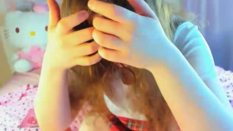 Snapshot of kuraii_ chatting on September 20, 2:34 am Anna online show from September 20, 2:34 am