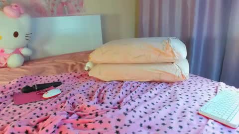 Snapshot of kuraii_ chatting on November 15, 2:20 am Anna online show from November 15, 2:20 am