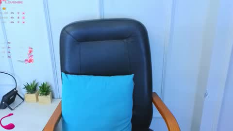 Snapshot of kuro_ren chatting on October 13, 12:38 pm Ren online show from October 13, 12:38 pm