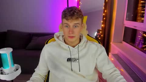 Snapshot of kurt_hanssen chatting on September 28, 8:03 pm kurt_hanssen online show from September 28, 8:03 pm