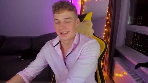 Snapshot of kurt_hanssen chatting on November 16, 8:25 pm kurt_hanssen online show from November 16, 8:25 pm