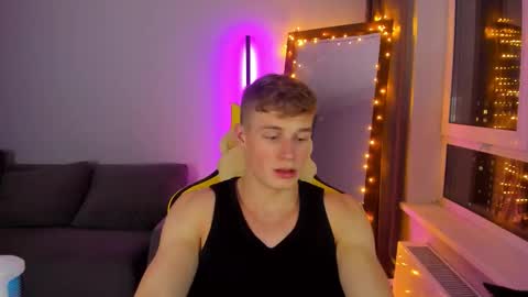 Snapshot of kurt_hanssen chatting on November 23, 3:01 pm kurt_hanssen online show from November 23, 3:01 pm