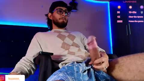 Snapshot of kuzzcoo chatting on November 12, 1:22 pm kuzzcoo online show from November 12, 1:22 pm