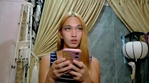 Snapshot of kween_romance chatting on November 3, 4:14 am Kween online show from November 3, 4:14 am