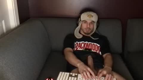 kxng222 online show from December 18, 7:36 am