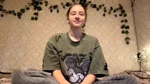 Snapshot of kylaflum chatting on October 18, 1:23 pm Sophie online show from October 18, 1:23 pm
