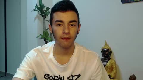 Snapshot of kyle_bratz chatting on December 4, 5:05 am kyle online show from December 4, 5:05 am