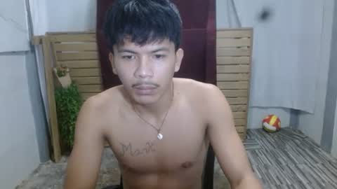 kyle_lourence online show from April 26, 11:35 pm