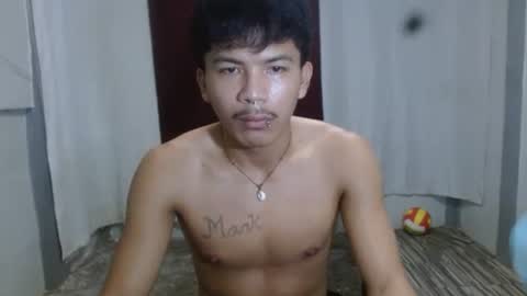 kyle_lourence online show from May 1, 5:34 am