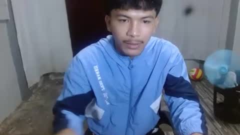 kyle_lourence online show from May 2, 5:56 am