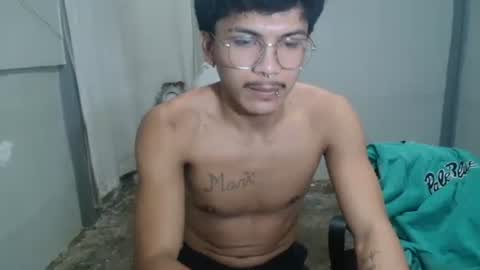 kyle_lourence online show from May 19, 12:38 am