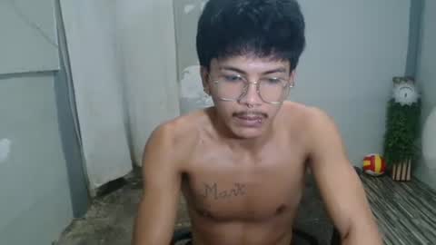 kyle_lourence online show from May 19, 12:55 pm