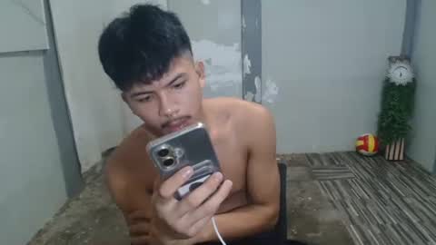 kyle_lourence online show from May 23, 10:58 pm