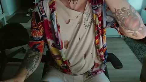 Snapshot of kyle_tattoo chatting on July 15, 8:30 am kyle online show from July 15, 8:30 am