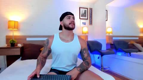 kylenorth_ online show from September 30, 11:37 am