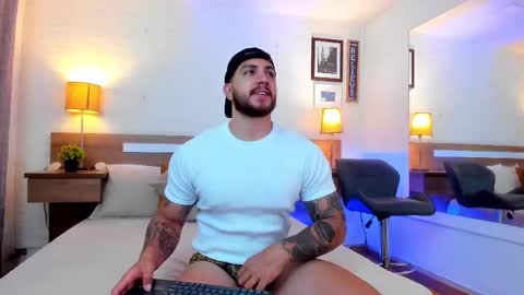 kylenorth_ online show from October 3, 1:52 pm