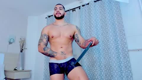 kylenorth_ online show from October 28, 8:11 pm