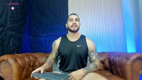 kylenorth_ online show from February 4, 11:27 am