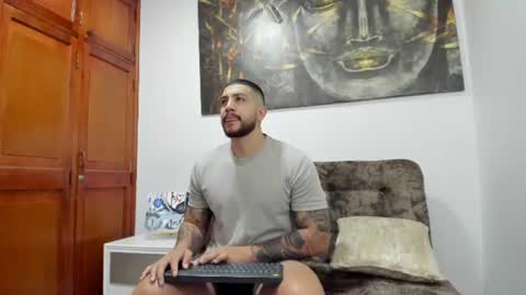 kylenorth_ online show from July 30, 12:15 pm