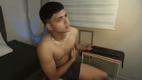 Snapshot of kyliam_big chatting on June 27, 7:52 pm Kyliam online show from June 27, 7:52 pm