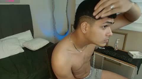 Snapshot of kyliam_big chatting on June 29, 7:58 pm Kyliam online show from June 29, 7:58 pm