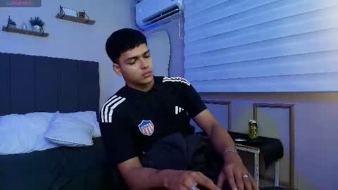 Snapshot of kyliam_big chatting on July 3, 1:23 am Kyliam online show from July 3, 1:23 am