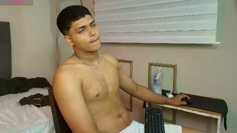 Snapshot of kyliam_big chatting on July 10, 1:32 am Kyliam online show from July 10, 1:32 am