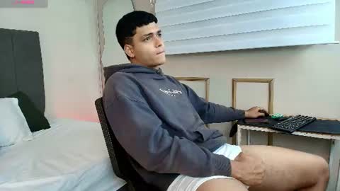 Snapshot of kyliam_big chatting on July 24, 1:03 am Kyliam online show from July 24, 1:03 am