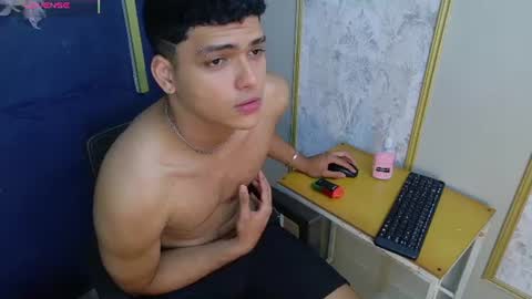 Snapshot of kyliam_big chatting on July 30, 9:36 pm Kyliam online show from July 30, 9:36 pm