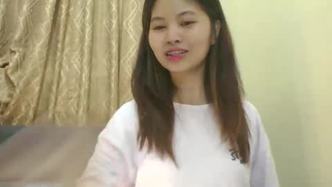 its me KYLIE online show from September 17, 12:07 pm