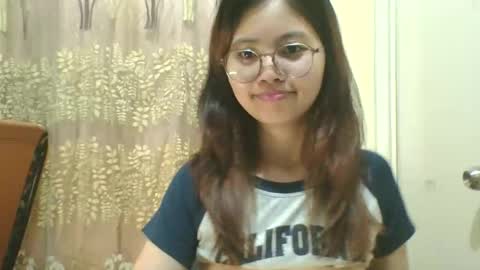 its me KYLIE online show from September 18, 1:13 pm