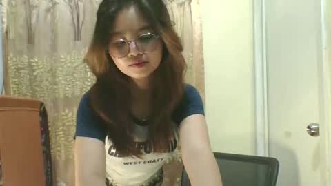 its me KYLIE online show from October 18, 5:57 pm