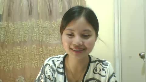 its me KYLIE online show from October 29, 1:24 pm