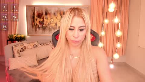 Snapshot of kylie_cooper chatting on January 13, 3:47 pm Kylie online show from January 13, 3:47 pm