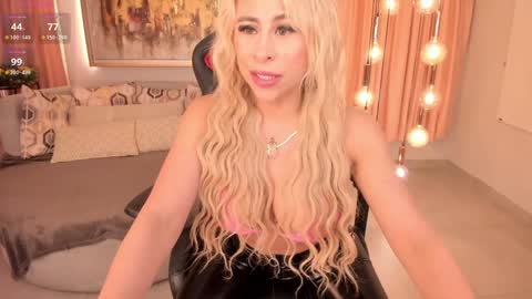 Snapshot of kylie_cooper chatting on January 16, 3:02 pm Kylie online show from January 16, 3:02 pm
