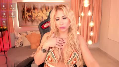Snapshot of kylie_cooper chatting on January 19, 2:17 pm Kylie online show from January 19, 2:17 pm