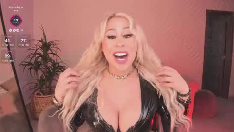 Snapshot of kylie_cooper chatting on February 23, 3:08 pm Kylie online show from February 23, 3:08 pm
