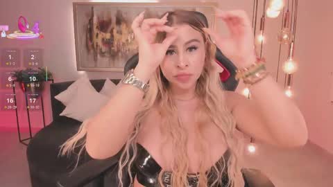 Snapshot of kylie_cooper chatting on September 19, 3:24 pm Kylie online show from September 19, 3:24 pm