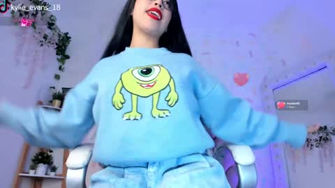 Snapshot of kylie_evans_18 chatting on December 9, 5:07 am Kylie online show from December 9, 5:07 am