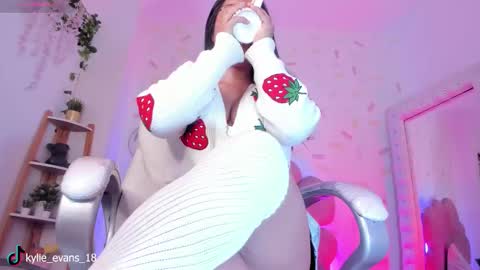 Snapshot of kylie_evans_18 chatting on November 4, 11:04 pm Kylie online show from November 4, 11:04 pm